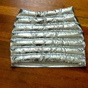 Super cute bubble metallic mini skirt.